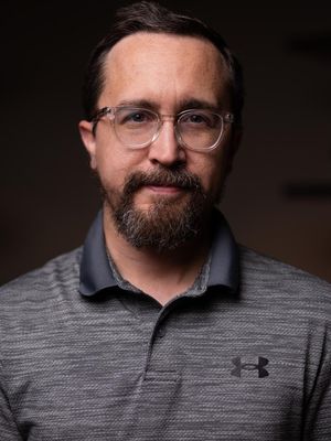 Thomas, 40