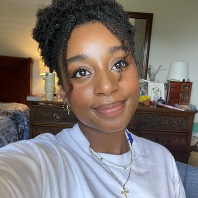 Mikayla, 25