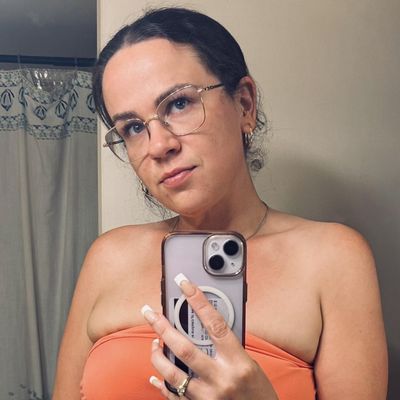Meghan, 33