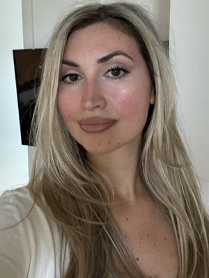 Amber, 31