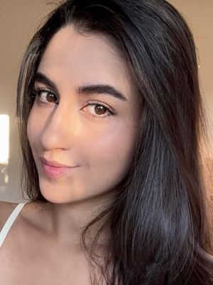 Cesia, 24