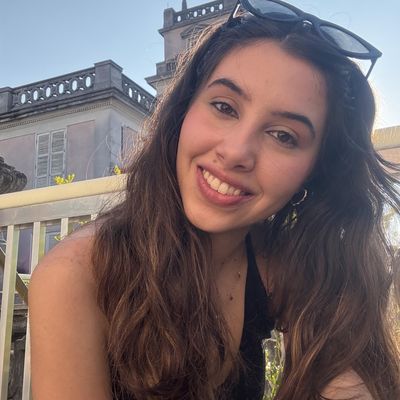 Beatriz, 23