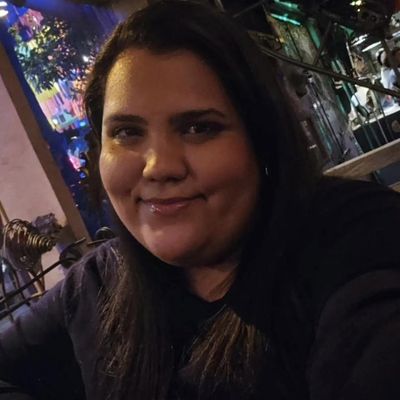 Gabriela, 27