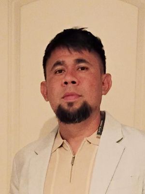 Alex, 36