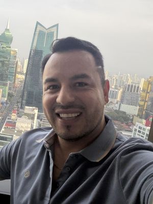 Eduardo, 44