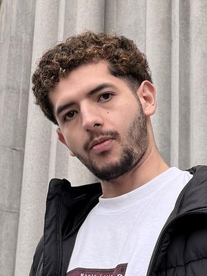 Alejandro, 22