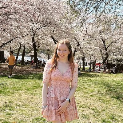 Caitlin, 23