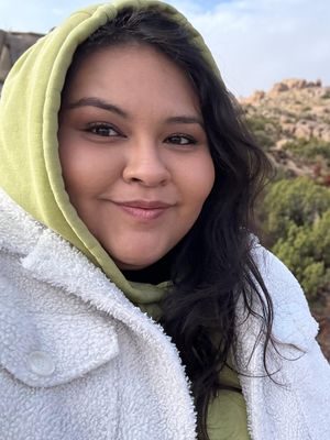 Anna, 33