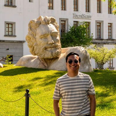 Kevin, 27