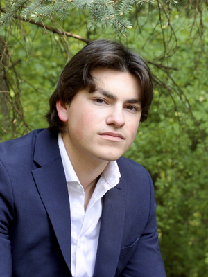Daniel, 21