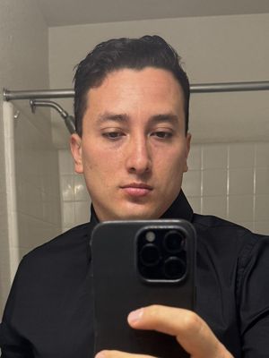 Adolfo, 33