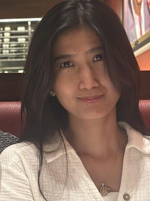 Mae, 33