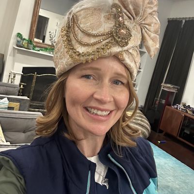 Caroline, 48