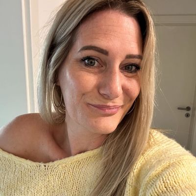 Darlene, 44