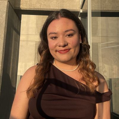 Daniela, 24