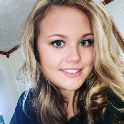 Andrea, 25
