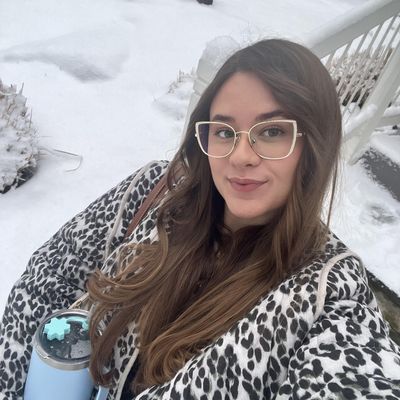 Ana, 24