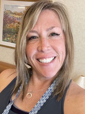 Laura, 56