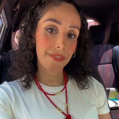 Daniela, 35