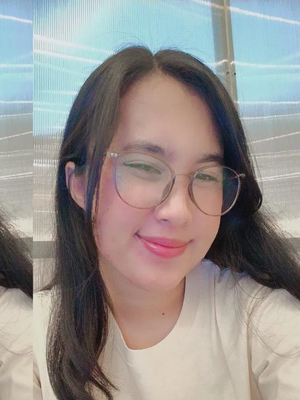Veronica, 29