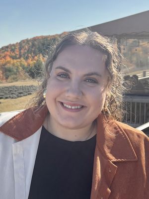 Angelina, 27