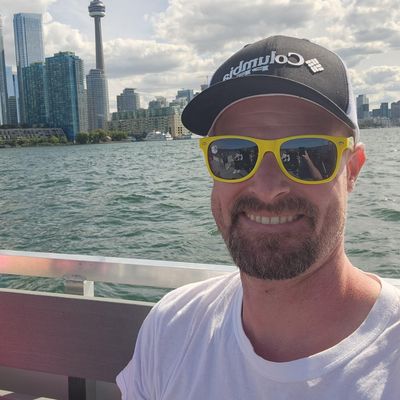 Thomas, 43