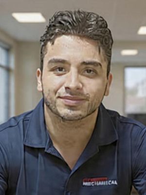 Ramiro, 21
