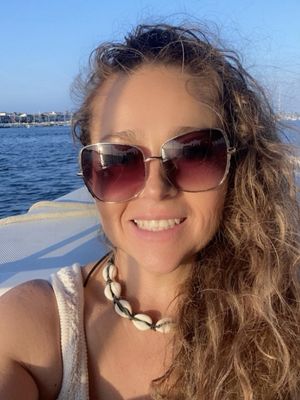 Sandra, 54