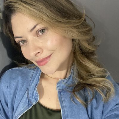 Lucely, 33