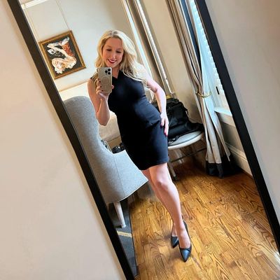 Adriana, 39