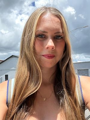 Maddie, 22