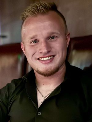 Peter, 27