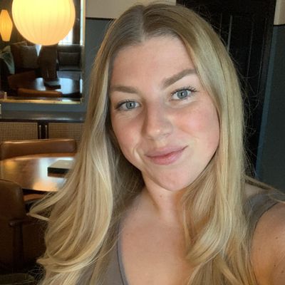 Veronica, 34