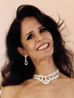 Sandra, 54