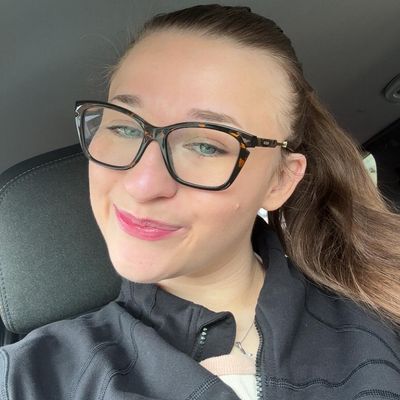 Mary Kate, 22