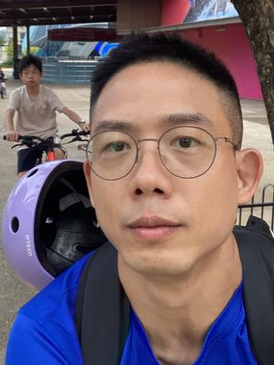 Thomas, 44