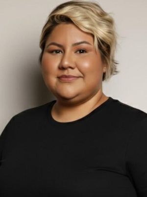 Cami, 31