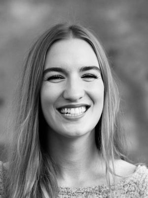 Naomi, 27