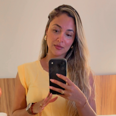 Camila, 37