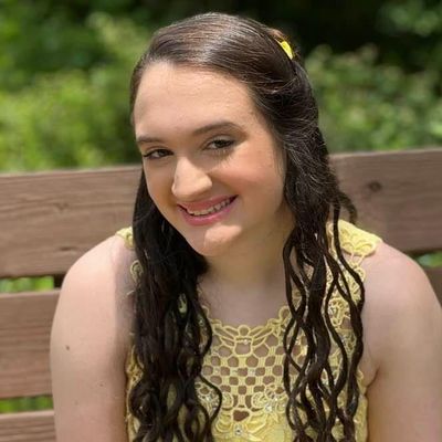 Julie, 22