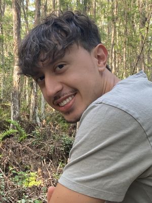 Esteban, 27