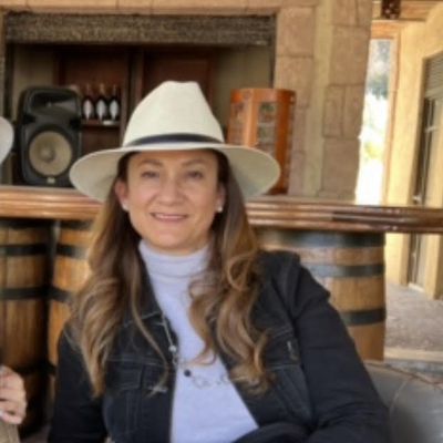 Veronica, 52