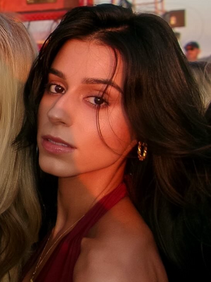 Nicole, 26