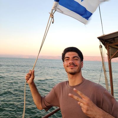 Jose, 21