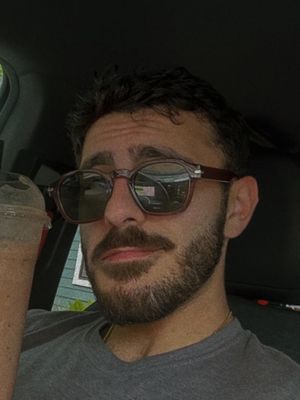 Johnny, 23