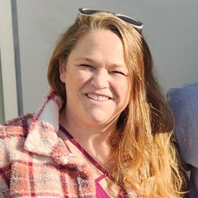 Lynn, 48