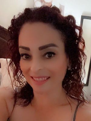 Julia, 42