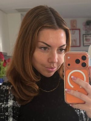 Micaela, 32