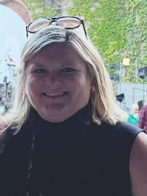 Kendra, 44