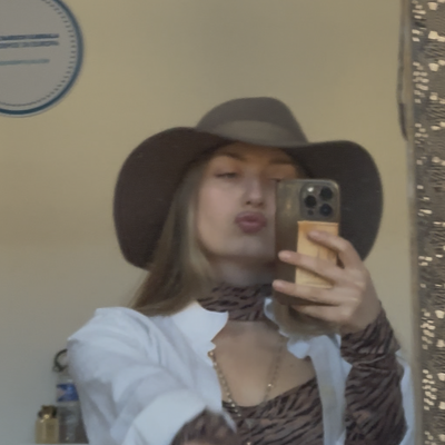 Yana, 34
